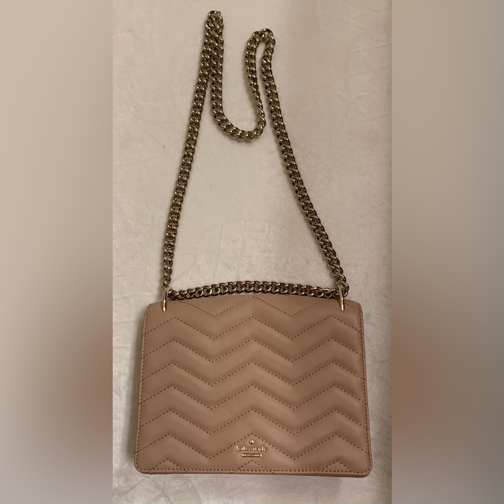 New with out tag Kate Spade quilted flap leather purse. Never been used.